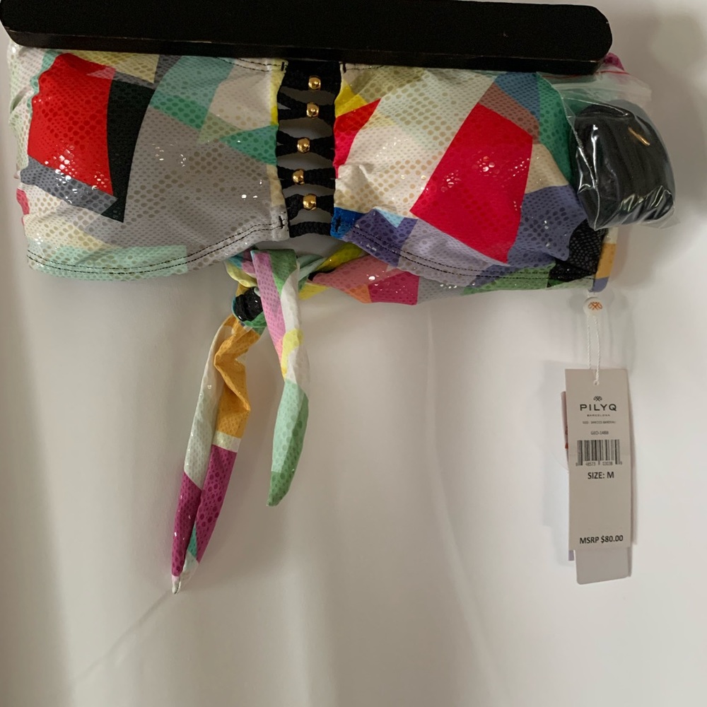 NWT size M PilyQ bandeau bikini top with straps included